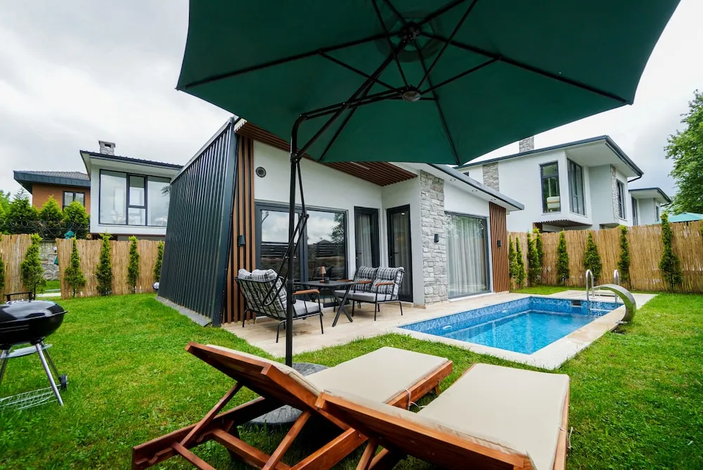 Junior Garden Heated Pool Villa