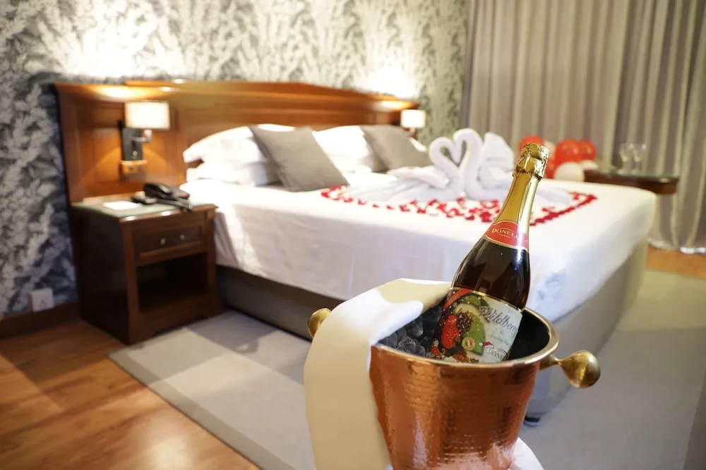 Skyline Economy Room