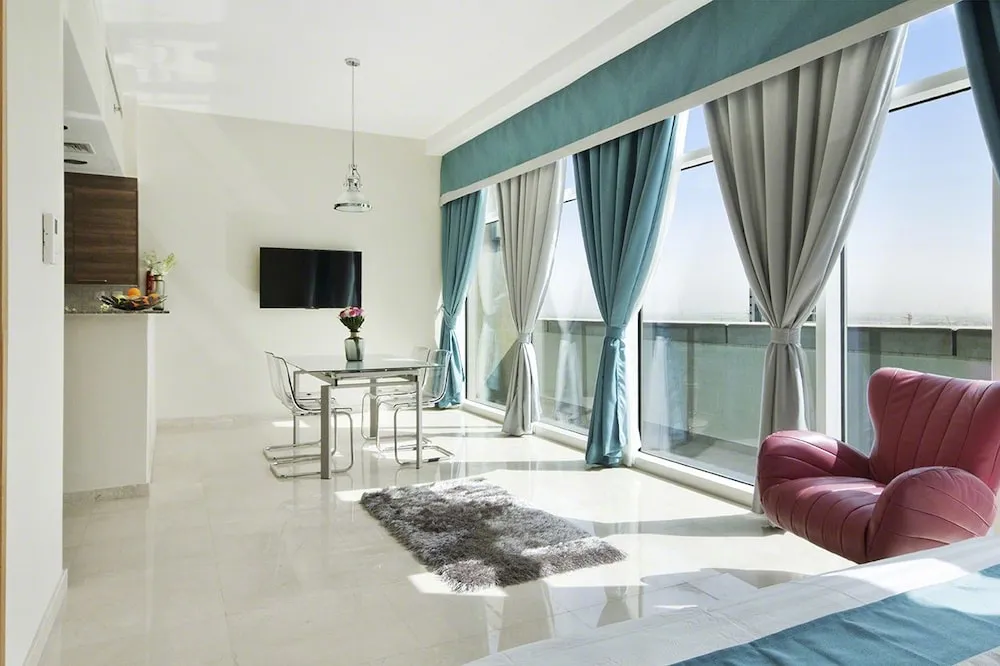 Bespoke Residences -Bay Square Studio Creek View