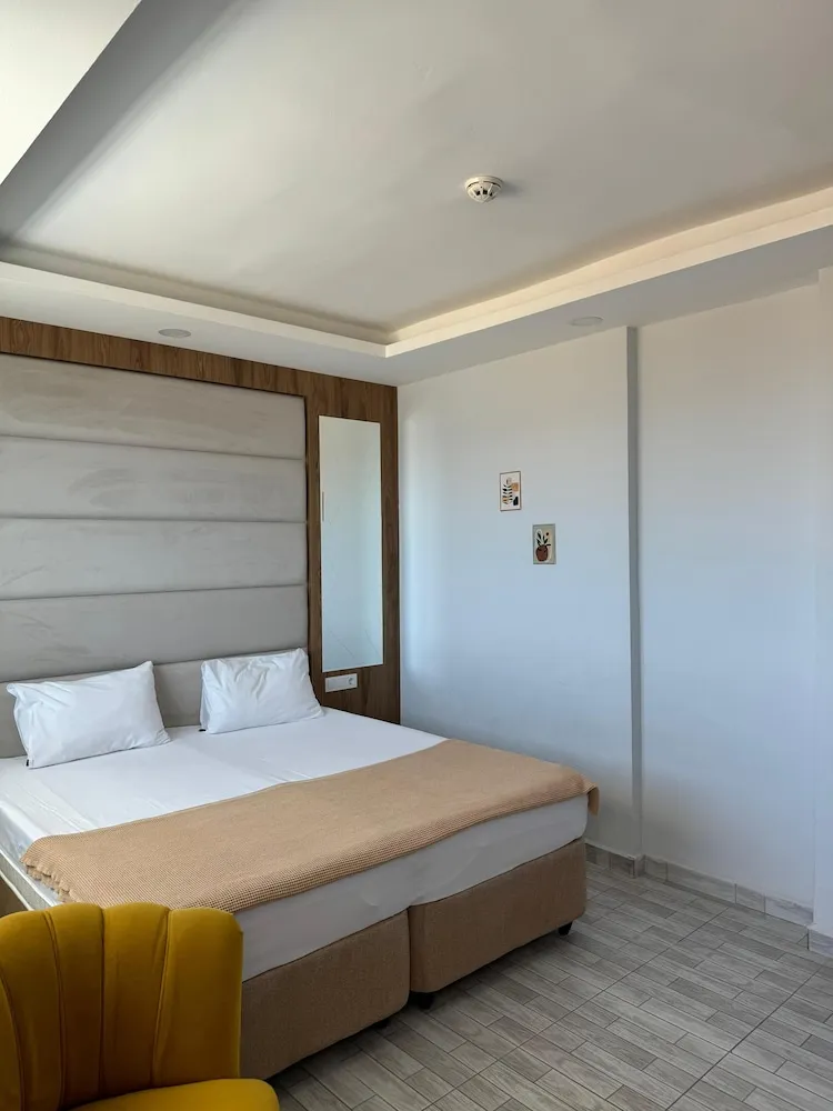 Standard Tek Büyük Yataklı Oda, Balkon, Göl Manzaralı