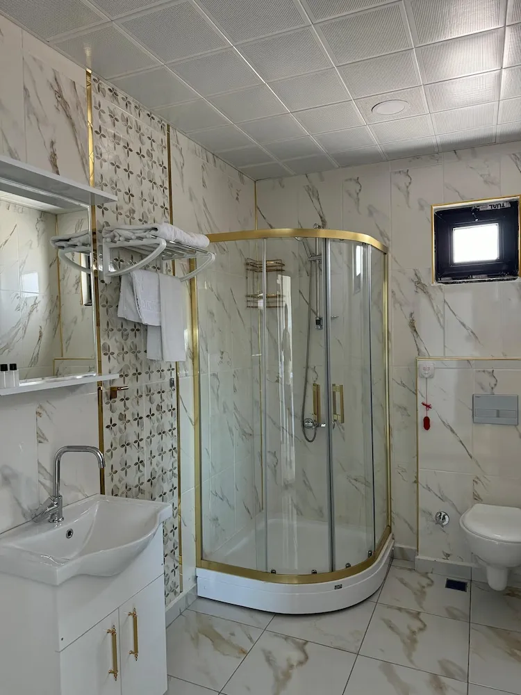 Standard Tek Büyük Yataklı Oda, Balkon, Göl Manzaralı