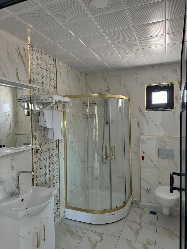 Standard Tek Büyük Yataklı Oda, Balkon, Göl Manzaralı