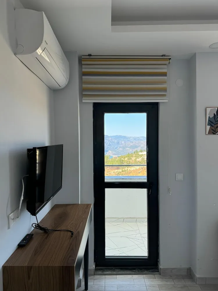 Standard Tek Büyük Yataklı Oda, Balkon, Göl Manzaralı