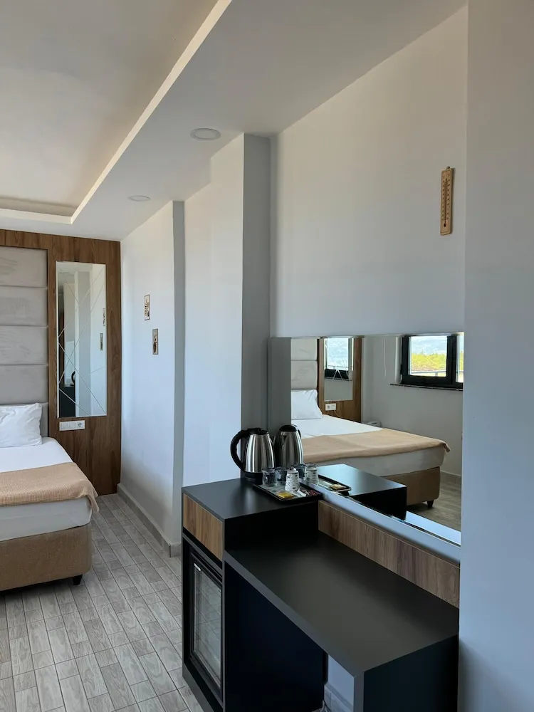 Standard Tek Büyük Yataklı Oda, Balkon, Göl Manzaralı