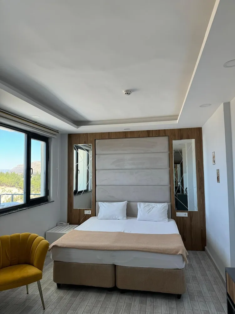 Standard Tek Büyük Yataklı Oda, Balkon, Göl Manzaralı