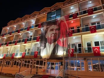Blue Lake Otel