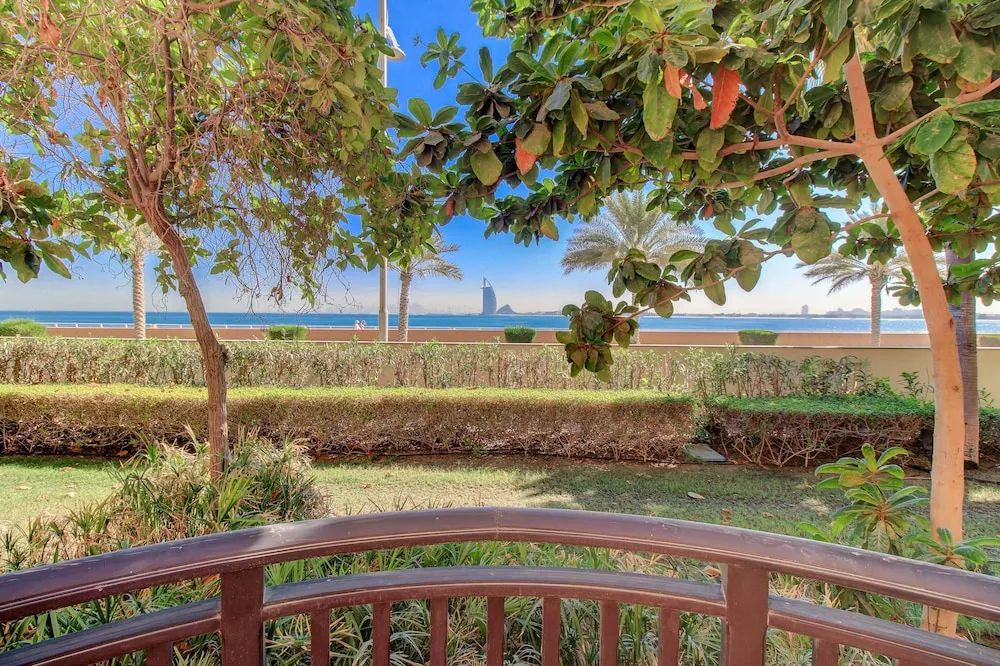 ONE BEDROOM SEAVIEW (RANG16)