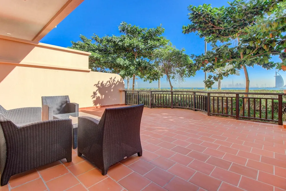 ONE BEDROOM SEAVIEW (RANG16)