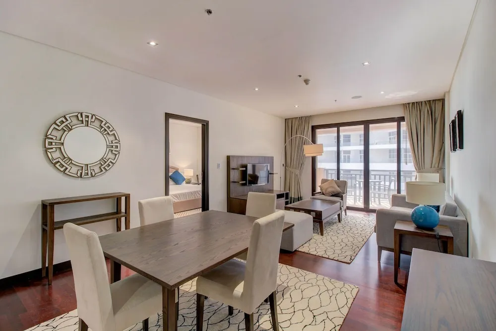 ONE BEDROOM (RAS506)