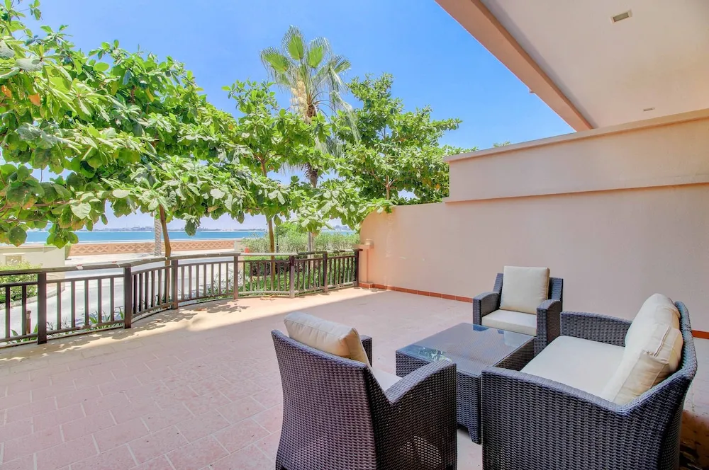 ONE BEDROOM GROUND LEVEL (RANG10)