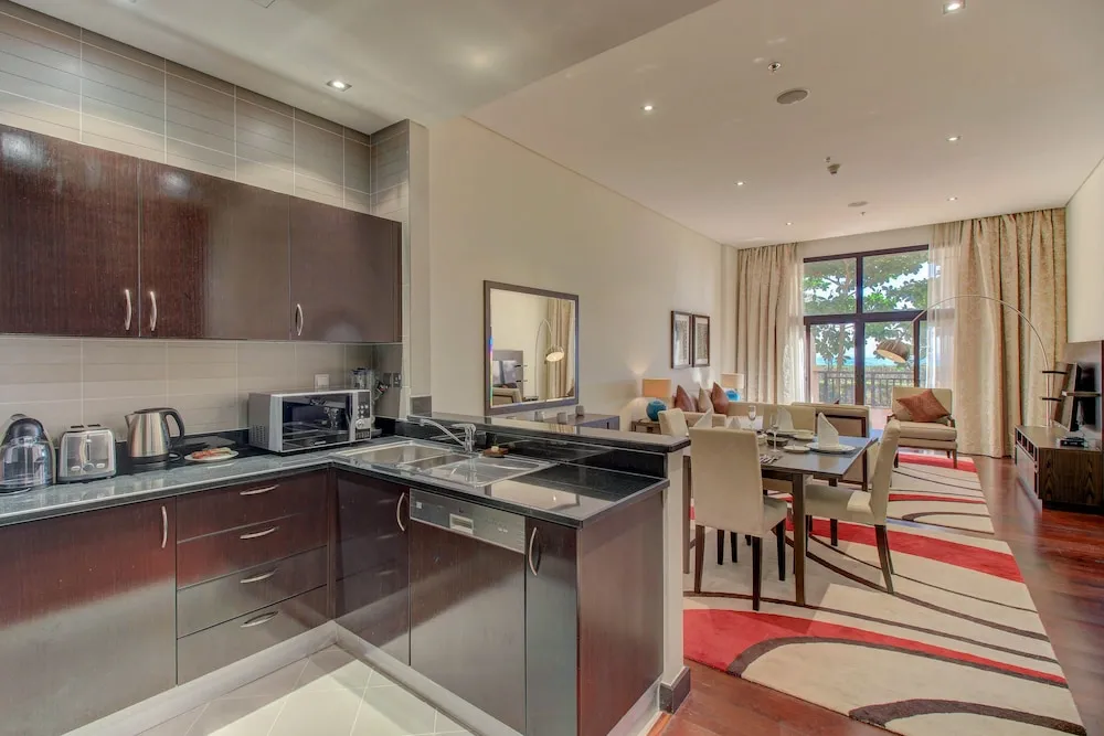 ONE BEDROOM GROUND SEA (RANG 14)