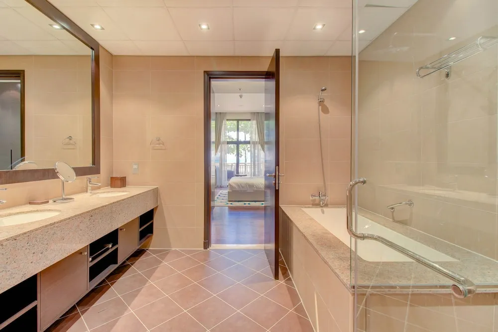 ONE BEDROOM GROUND SEA (RANG 14)
