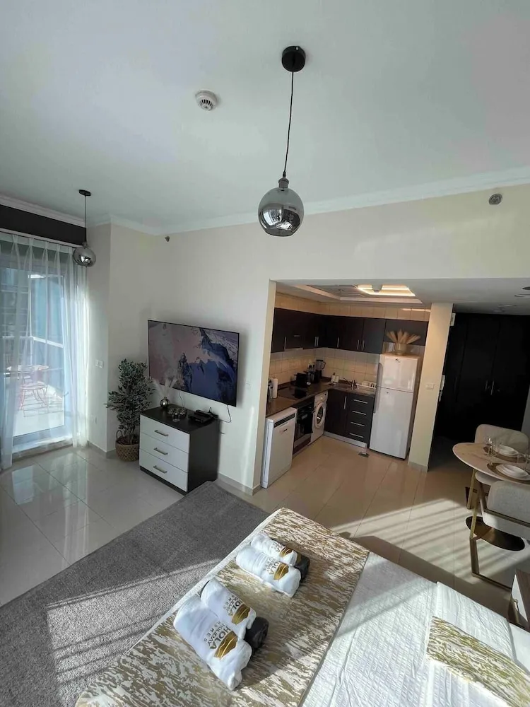 Deluxe Stüdyo, Koy Manzaralı