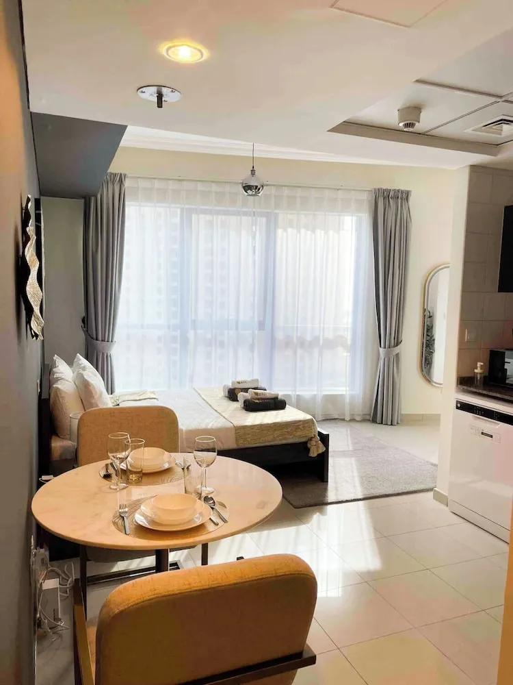 Deluxe Stüdyo, Koy Manzaralı