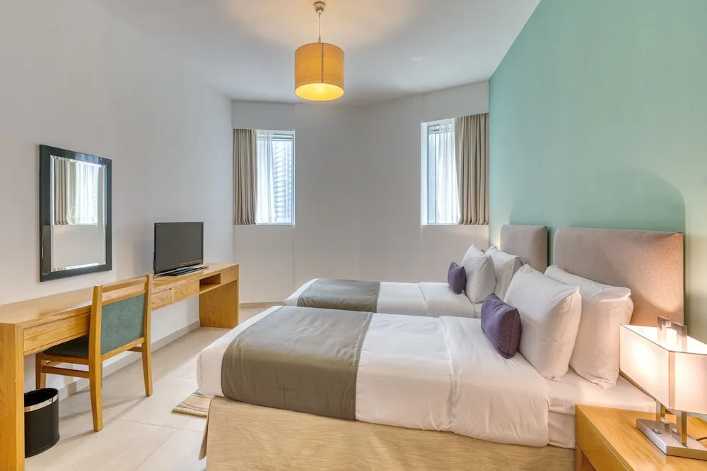 Deluxe One-bedroom Apartment