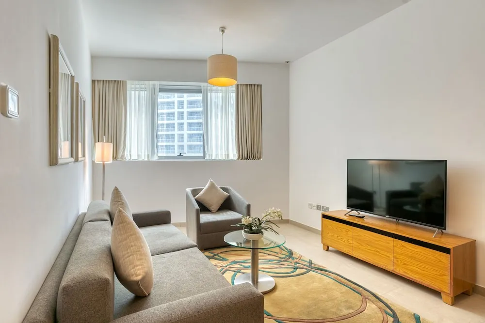 Deluxe One-bedroom Apartment