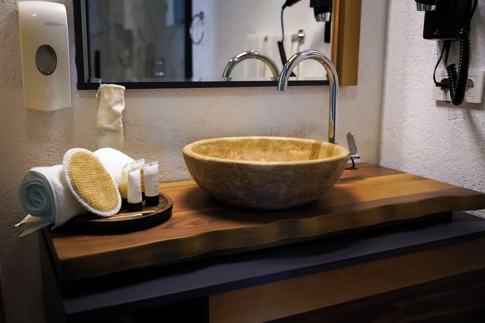 Deluxe Tek Büyük Yataklı Oda, Havuz Manzaralı