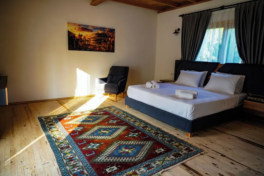Deluxe Tek Büyük Yataklı Oda, Havuz Manzaralı