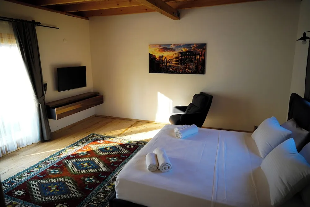 Deluxe Tek Büyük Yataklı Oda, Havuz Manzaralı