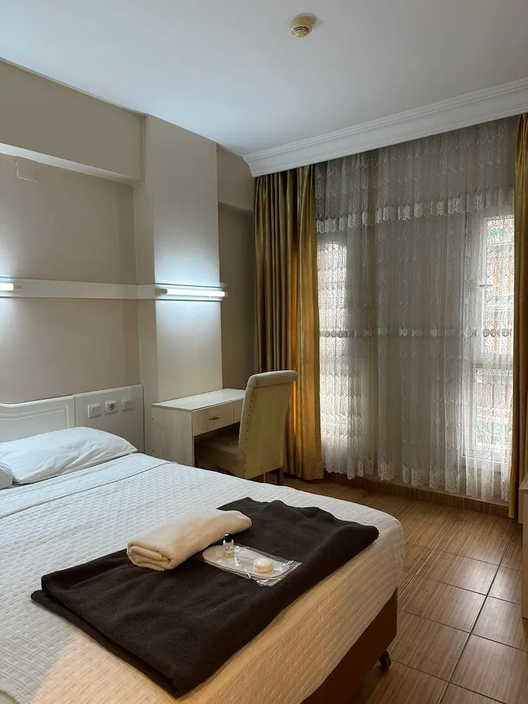 Standard Tek Büyük Yataklı Oda