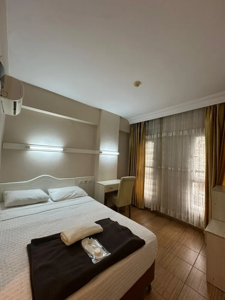 Standard Tek Büyük Yataklı Oda