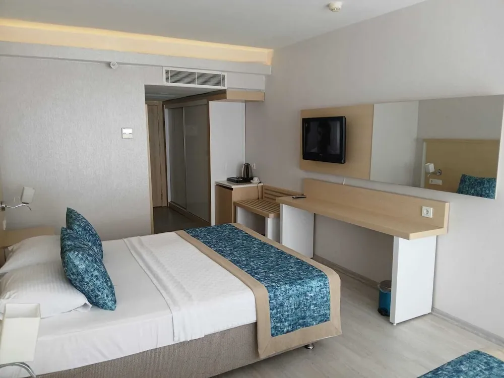 Standard Tek Büyük veya İki Ayrı Yataklı Oda, Balkon, Bahçe Manzaralı
