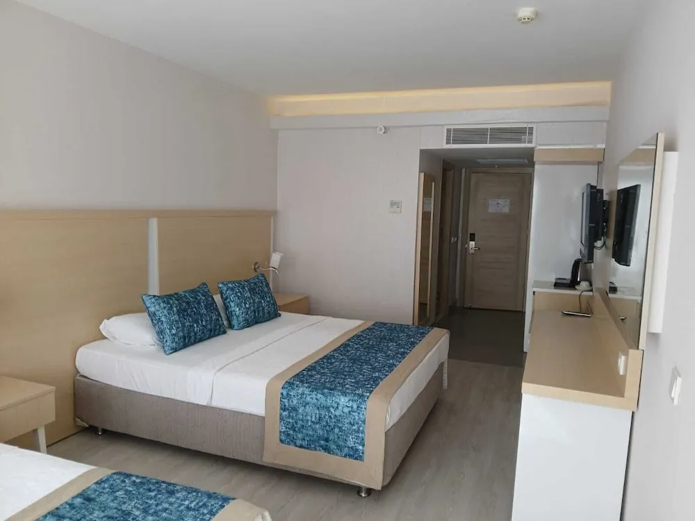 Standard Tek Büyük veya İki Ayrı Yataklı Oda, Balkon, Bahçe Manzaralı
