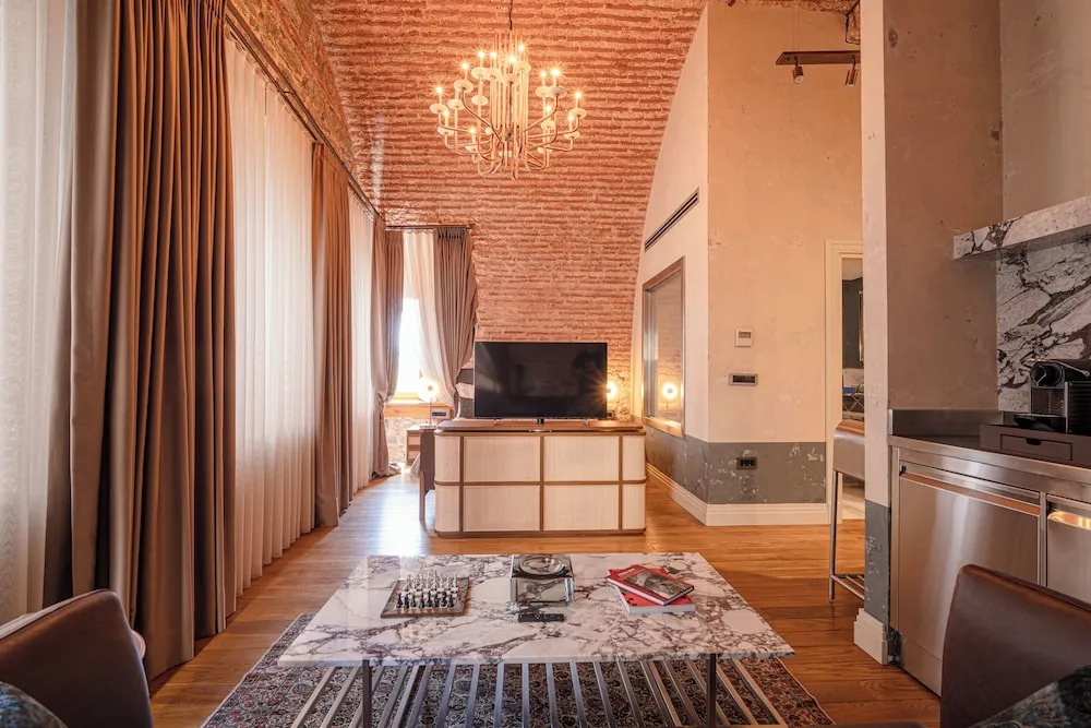 QUEEN SUITE