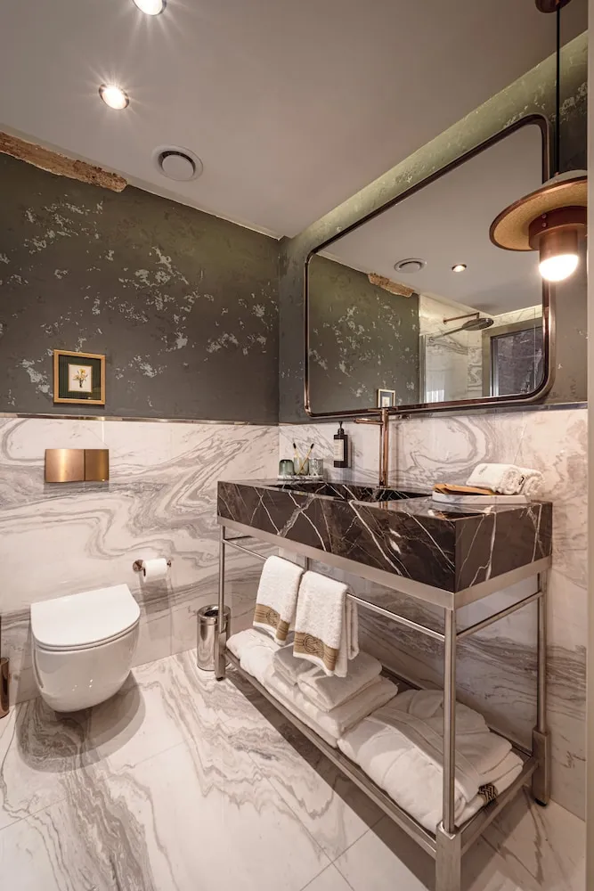 QUEEN SUITE