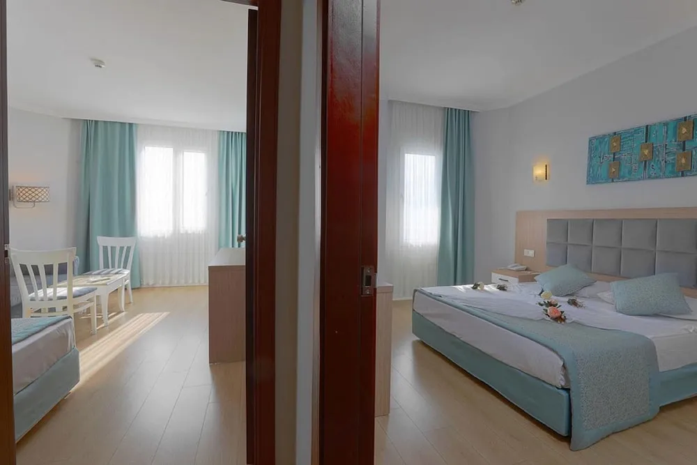 Corner Suite Sea View