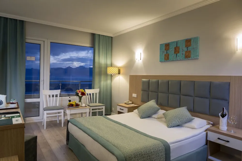 Corner Suite Sea View