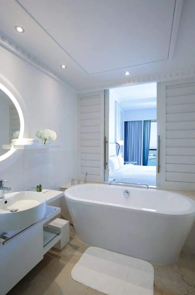 Club Oda, 1 En Büyük (King) Boy Yatak, Balkon, Kısmi Deniz Manzaralı