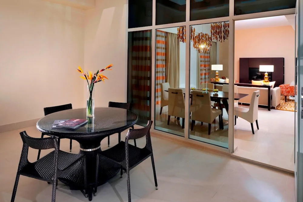 3 Bedroom Apartment, Skyline View