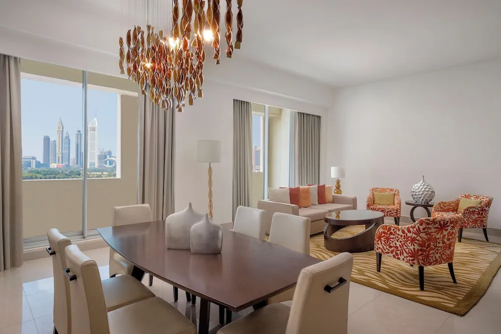 3 Bedroom Apartment, Skyline View