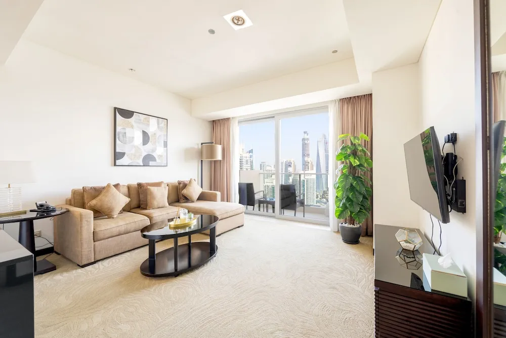 Deluxe 1BR Suite