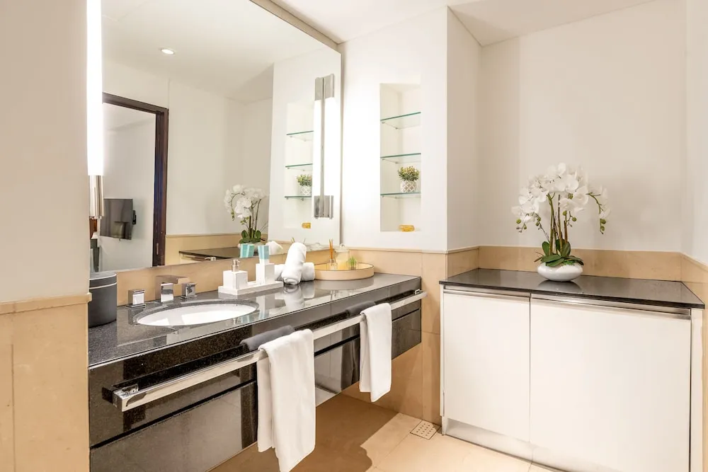 Deluxe 1BR Suite