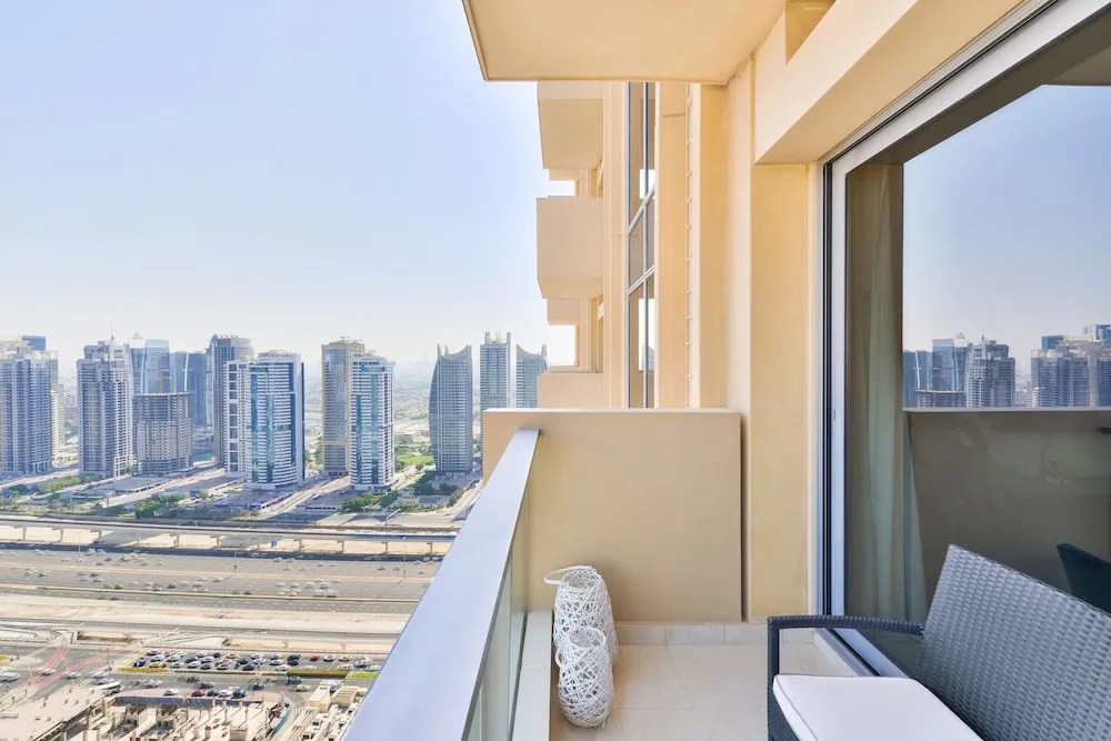Deluxe 1BR Suite