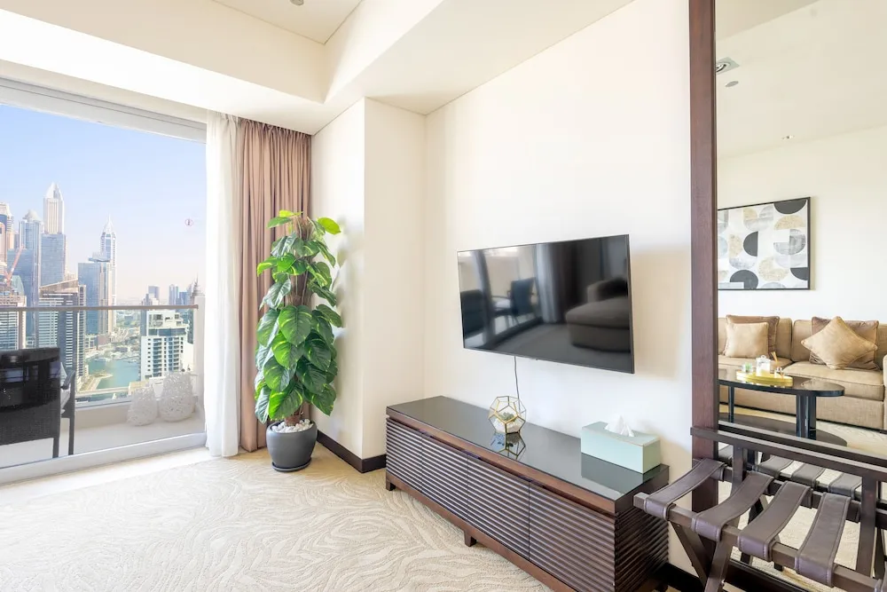 Deluxe 1BR Suite