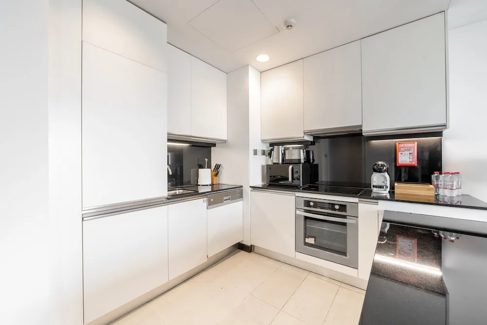 Deluxe 1BR Suite