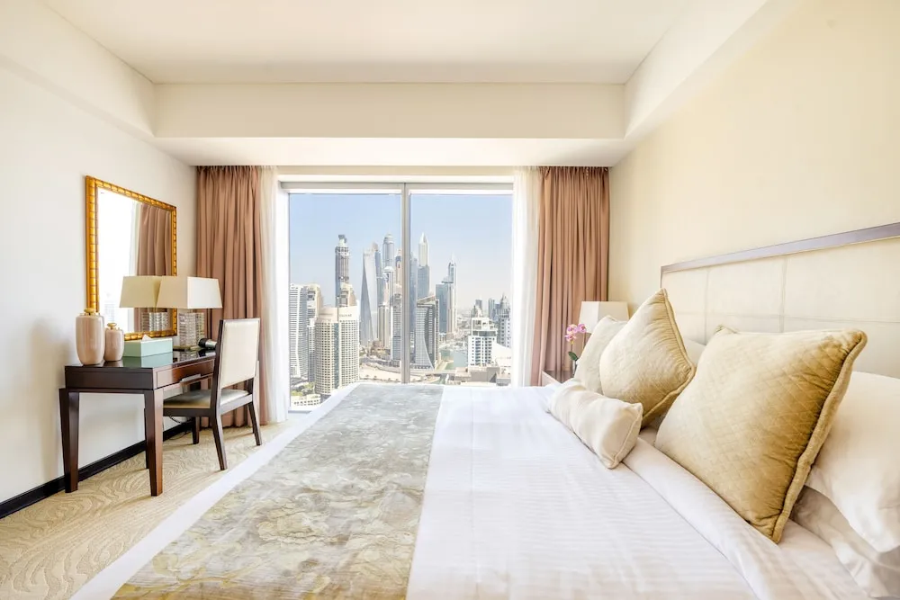 Deluxe 1BR Suite