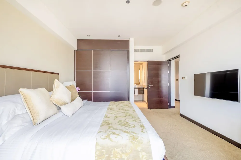 Deluxe 1BR Suite