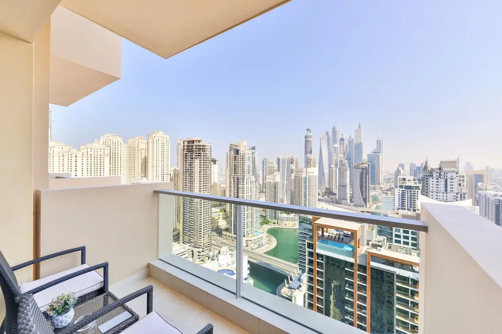 Deluxe 1BR Suite