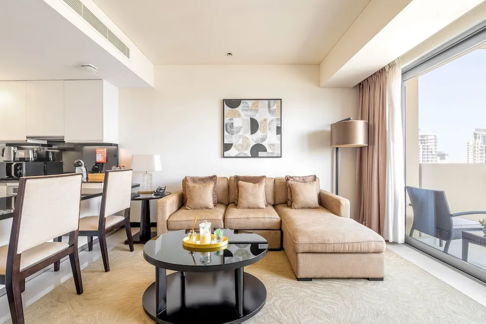Deluxe 1BR Suite