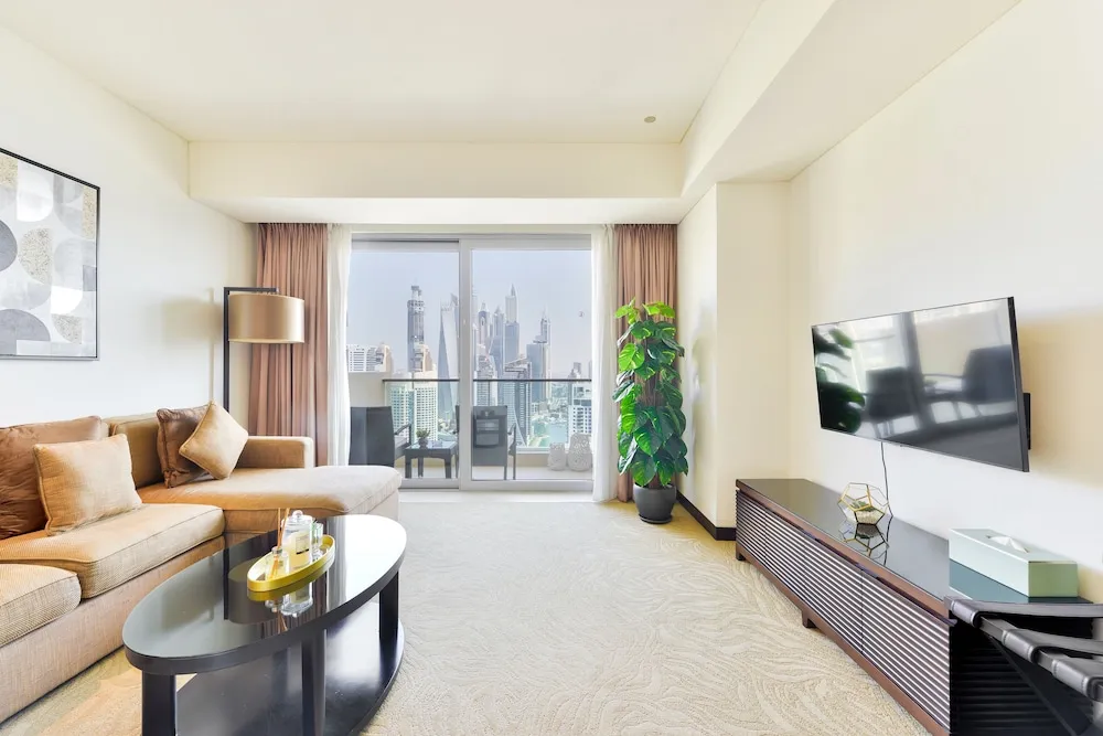 Deluxe 1BR Suite