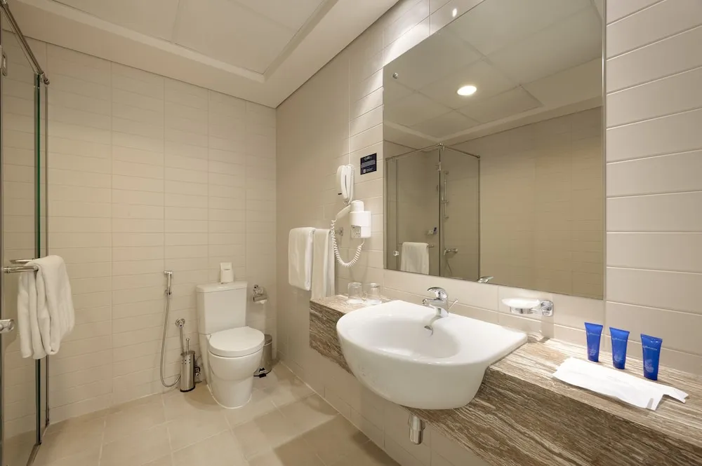 Deluxe One Bedroom Lakeview Suite