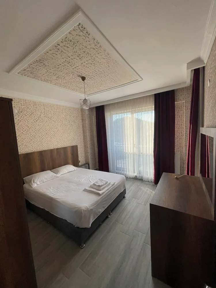 Family Oda, Balkon, Havuz Manzaralı