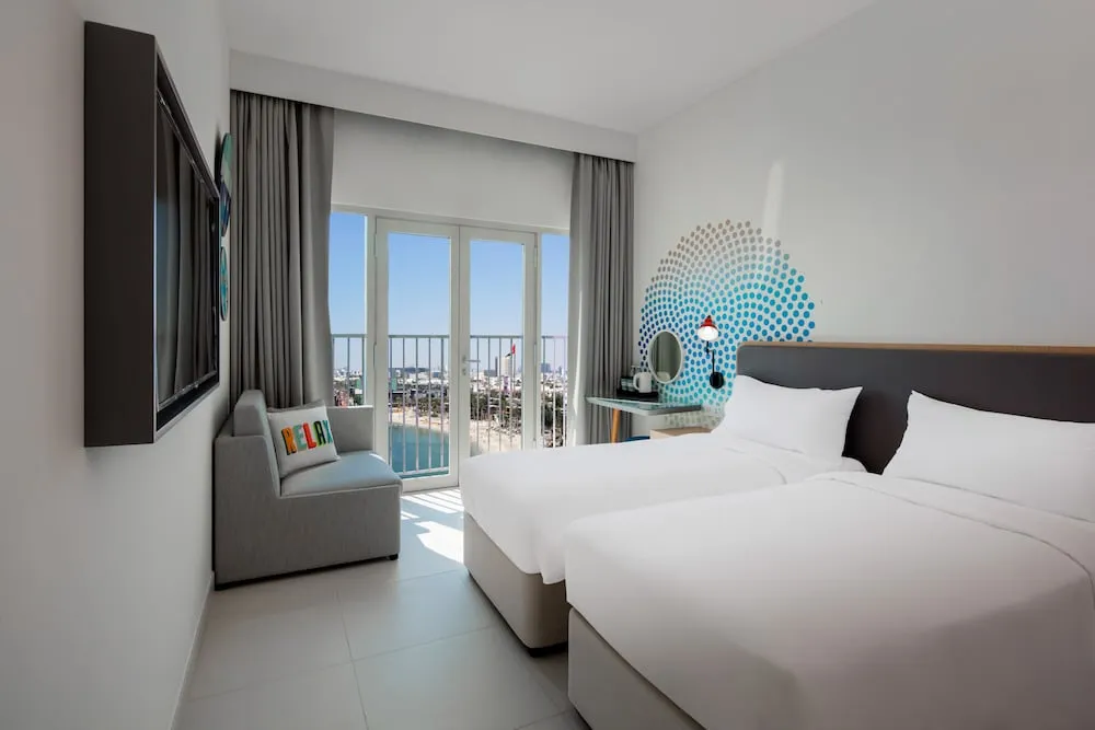 Rover Room Sea View Free Shuttle Service to Dubai Mall, Private Beach