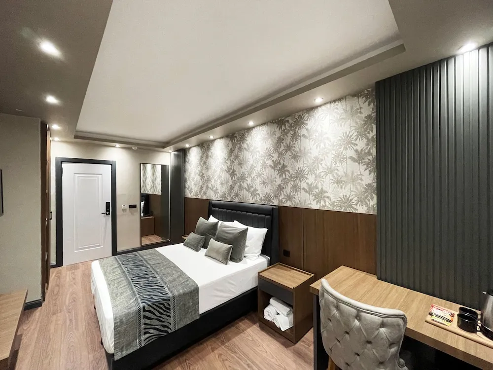 Deluxe Tek Büyük Yataklı Oda