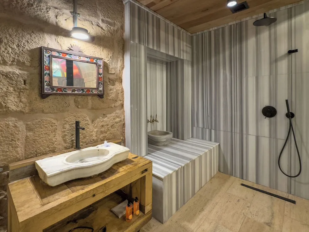 Deluxe Oda, 1 En Büyük (King) Boy Yatak