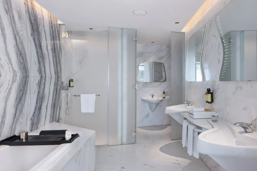 Beyond ME + Suite with Burj Khalifa View and Jacuzzi (2+1)
